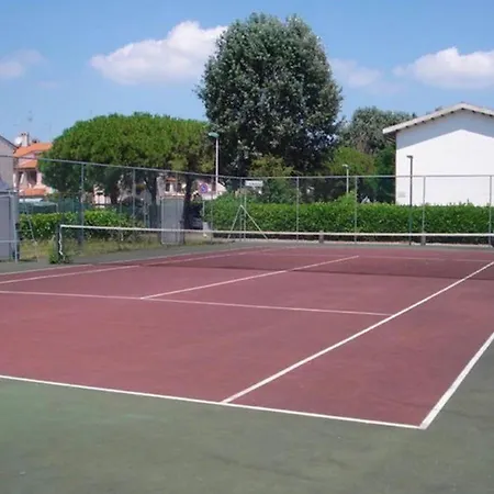 Villa Homely With Private Garden And Shared Pool *